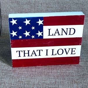 HANDCRAFTED HAND PAINTED TIERED TRAY DECOR/MINI WOOD SIGN/LAND THAT I LOVE SIGN
